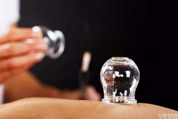 为什么拔罐会出水泡呢,为什么拔罐会出水泡 血泡