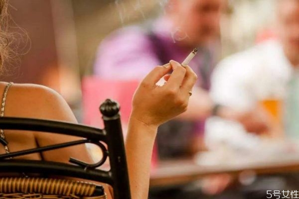 抽烟影响皮肤长痘痘吗,抽烟会对皮肤有哪些影响