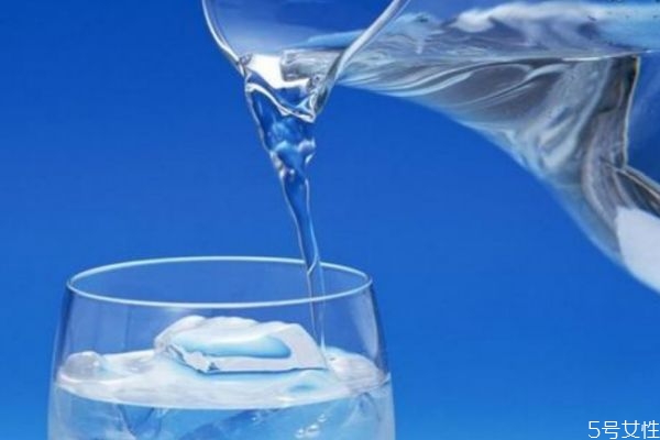 早上喝淡盐水有什么好处和坏处,早上喝淡盐水有什么好处能减肥吗