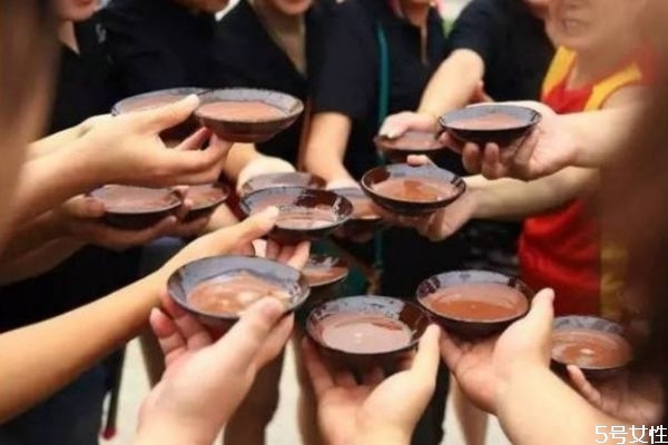 宿醉要吃什么,宿醉后吃点什么 宿醉要吃什么,宿醉后吃点什么