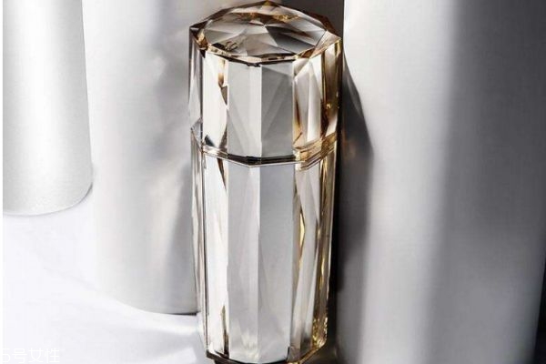 20岁用什么牌子的精华液好,20岁用什么精华液比较好