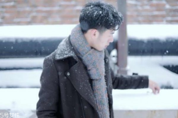 用玫瑰花泡水洗脸有什么好处?,玫瑰花水洗脸的好处