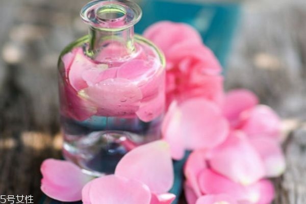玫瑰水哪个牌子好用,哪种玫瑰花泡茶最好