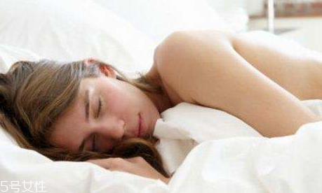 穿衣服睡觉对身体不好吗,多穿衣服睡觉好不好