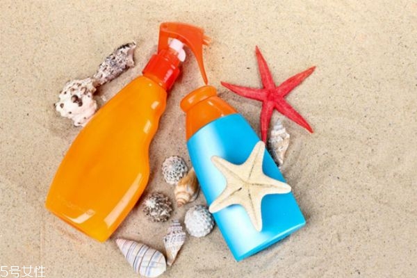 防晒霜要避开眼周吗?,防晒霜为什么不能涂在眼周