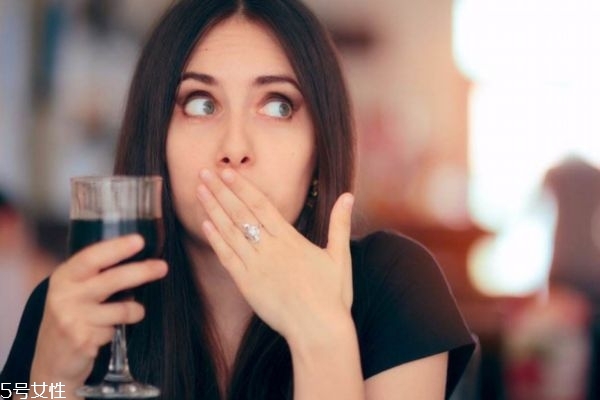 打嗝最快方法止嗝视频,打嗝最快方法止嗝按摩