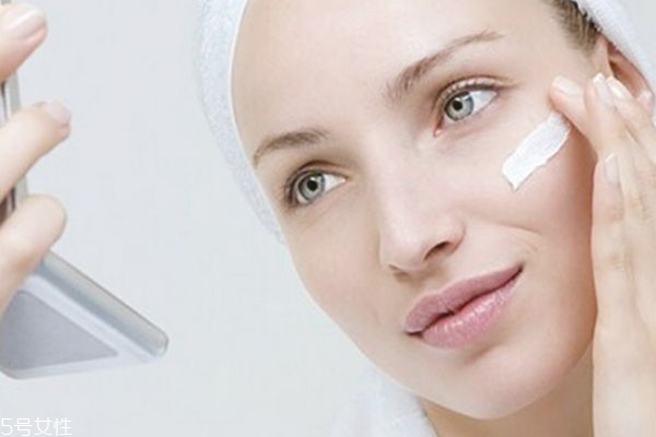 最基本的护肤品需要哪些,护肤品必备哪几种