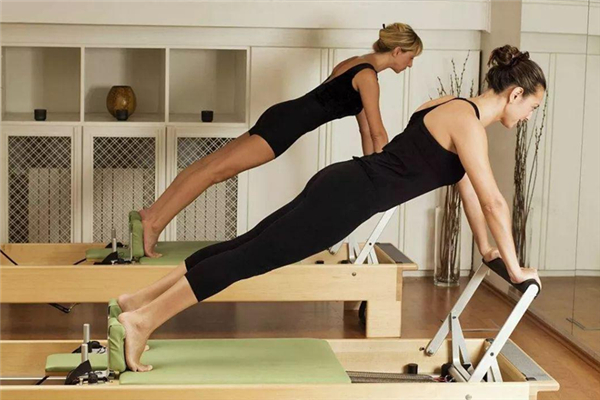 学瑜伽还是普拉提比较好,普拉提和瑜伽哪个好