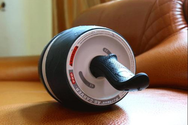 腹肌轮一次做多少个效果快,腹肌轮一次做多少个