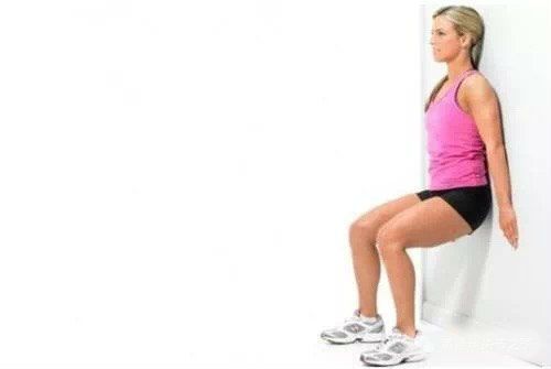 靠墙半蹲对膝盖有好处吗,贴墙蹲对膝盖是保养还是伤害