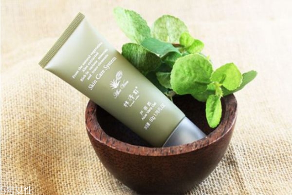 林清轩芦荟胶好用吗,完美芦荟胶好用吗? 林清轩芦荟胶好用吗,完美芦荟胶好用吗?