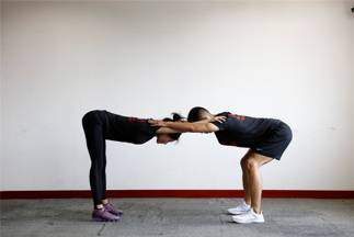 拉伸的时候背疼,拉伸后背疼是怎么回事 拉伸的时候背疼,拉伸后背疼是怎么回事