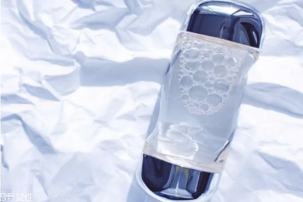 化妆水有什么用?,化妆水的用途和用法 化妆水有什么用?,化妆水的用途和用法