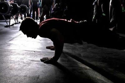 俯卧撑可以练腹肌,俯卧撑能练出腹肌吗