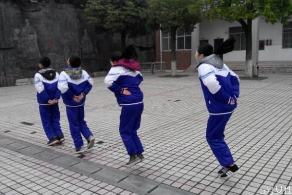 蛙跳的动作要领,青蛙跳的动作要领