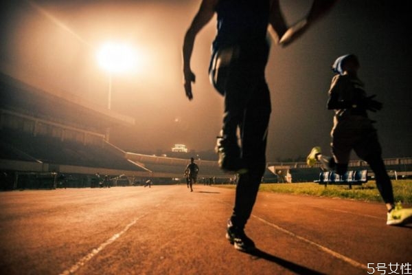 夜跑有什么作用,夜跑的作用 夜跑有什么作用,夜跑的作用