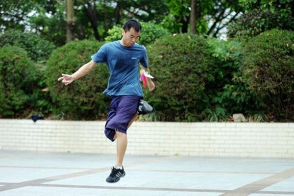 踢毽子多久才可以减肥,踢毽子减肥踢多少个比较有效