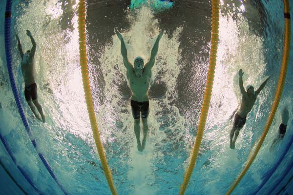 蛙泳正确姿势,蛙泳的正确姿势是什么样的