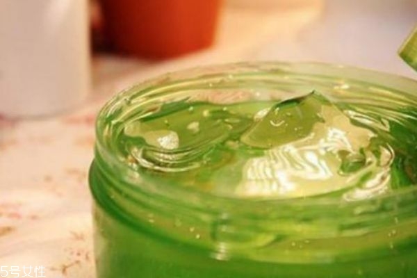 芦荟胶加什么东西祛痘效果好,芦荟胶可以去痘痘和痘印吗