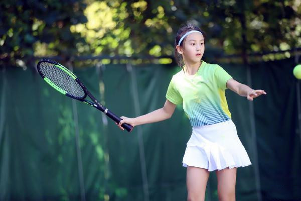 初学网球的基本动作,如何打网球基本动作 初学网球的基本动作,如何打网球基本动作