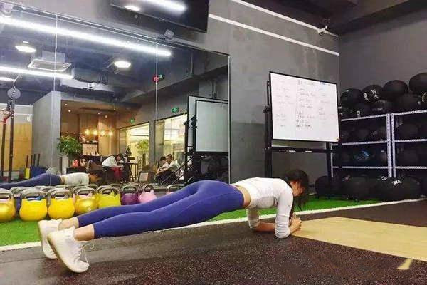 城野医生毛孔收敛水味道刺鼻,城野医生毛孔收敛水味道很像一个牙膏