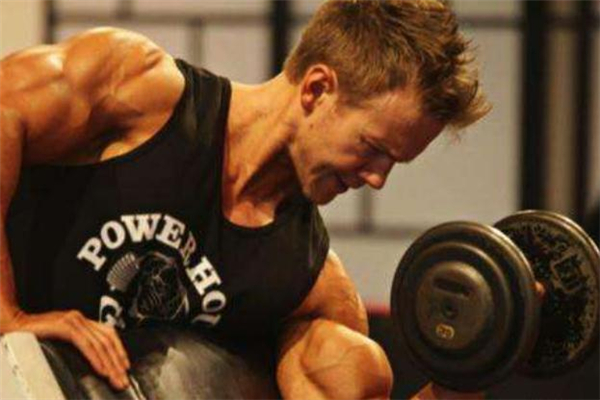 哑铃弯举角度,哑铃蜘蛛弯举 哑铃弯举角度,哑铃蜘蛛弯举