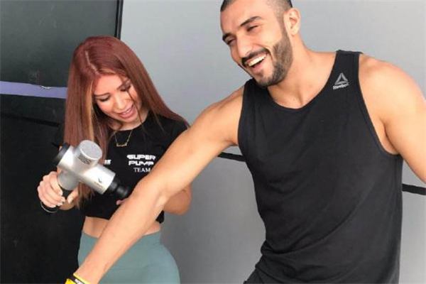 筋膜枪的使用方法视频,筋膜枪的使用方法及注意事项