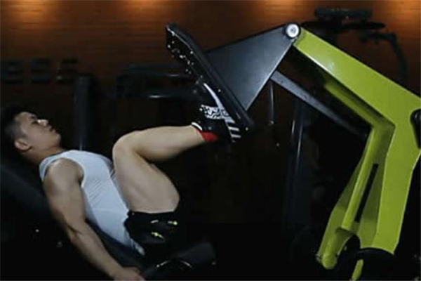 健身房倒蹬机怎么用,健身房倒蹬机怎么打开