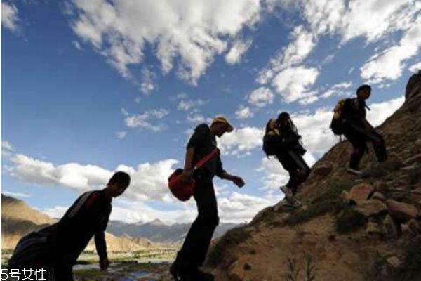 如何防止爬山后腿疼,爬山之后怎么防止腿疼 如何防止爬山后腿疼,爬山之后怎么防止腿疼