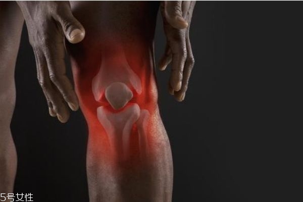 下山时怎么保护膝盖,下山如何保护膝盖