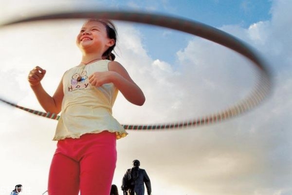 怎样转呼啦圈不掉下来视频,怎样转呼啦圈不掉下来