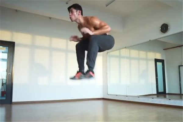 深蹲跳主要练哪里,深蹲跳练什么