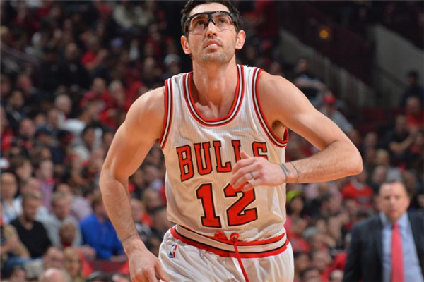 打篮球专用的近视眼镜,近视眼打篮球可以戴隐形眼镜吗