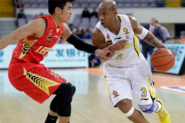 打篮球如何过人,怎样篮球过人