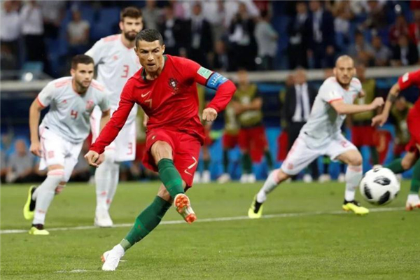 为什么踢足球会罗圈腿,踢足球的为什么都是罗圈腿