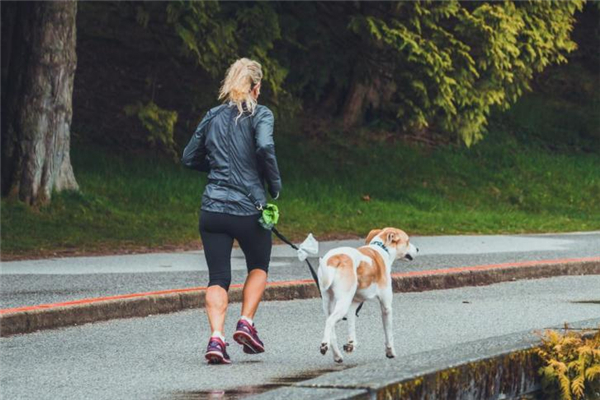 晨练出汗后可以洗澡吗,早上锻炼出汗后要不要洗澡