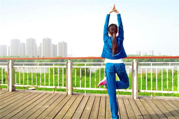 晨练前喝水好吗,晨练前喝水还是晨练后喝水