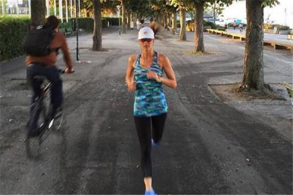 晨练跑步好还是走步好,早晨跑步好吗?