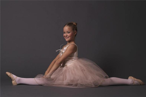 初学者怎样练劈叉,初学劈叉的正确方法图解