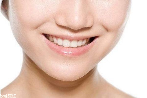 嘴唇干燥怎么办小妙招有哪些,嘴唇老是干燥是什么原因引起的