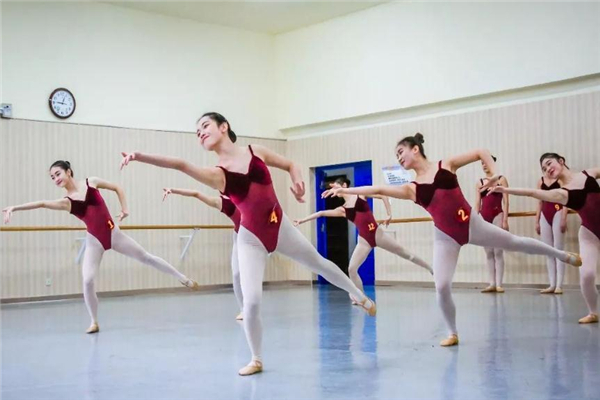 练舞蹈需要什么东西,跳舞最重要的是练好什么 练舞蹈需要什么东西,跳舞最重要的是练好什么