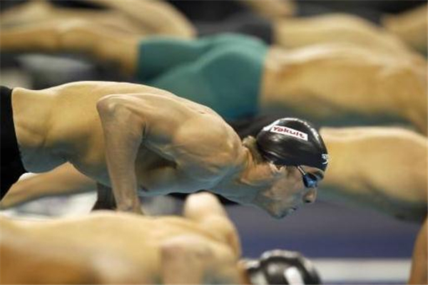 蝶泳为什么没有自由泳快,蝶泳比自由泳快吗