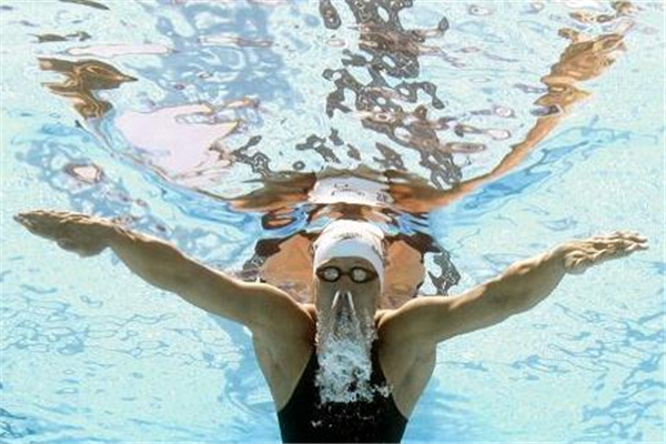 蛙泳可以瘦肚子吗,蛙泳减肥效果好吗