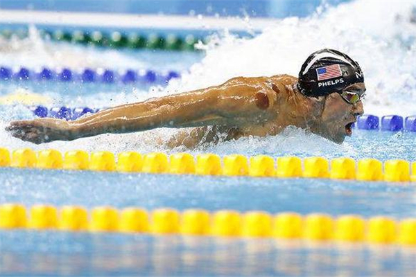 蝶泳怎么换气,蝶泳换气技巧慢动作