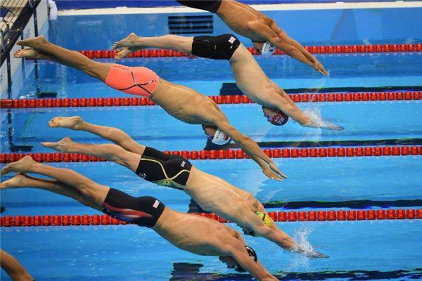 自由泳的标准动作,自由泳动作标准但是还是慢