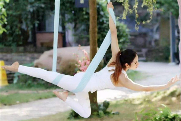 欧莱雅小黑瓶作用,欧莱雅小黑瓶用完起闭口