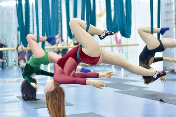 空中瑜伽倒立的好处,空中瑜伽倒立体式