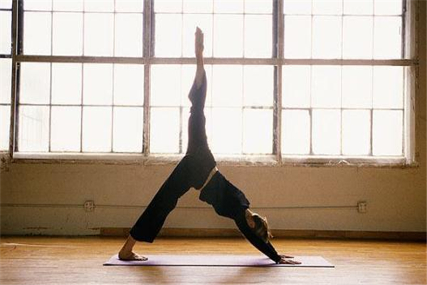 高温瑜伽怎么练,高温瑜伽怎么上