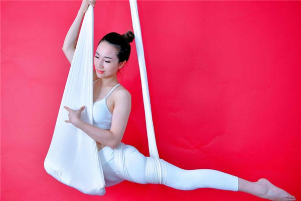 空中瑜伽适合胖子吗,空中瑜伽能减肥吗