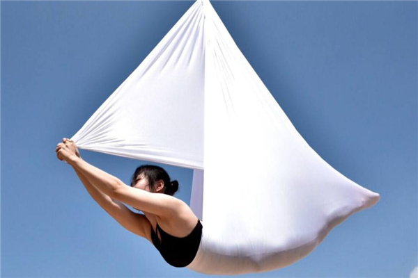 瑜伽能穿袜子吗,练瑜伽应不应该穿袜子